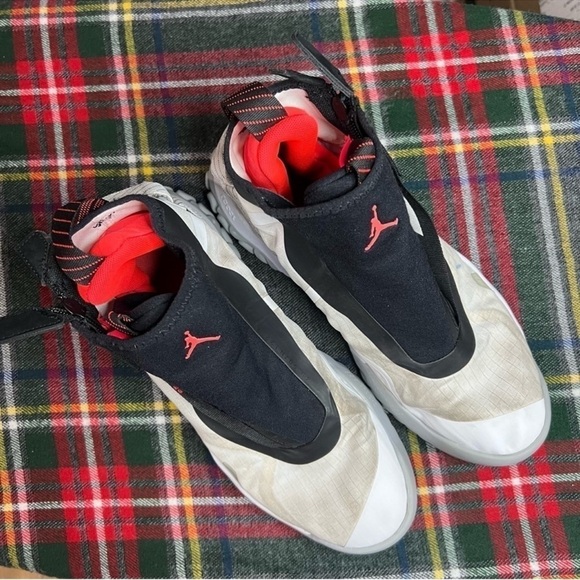 Air Jordan Bright White Crimson Proto React Z Sneakers 8.5 - Picture 3 of 7